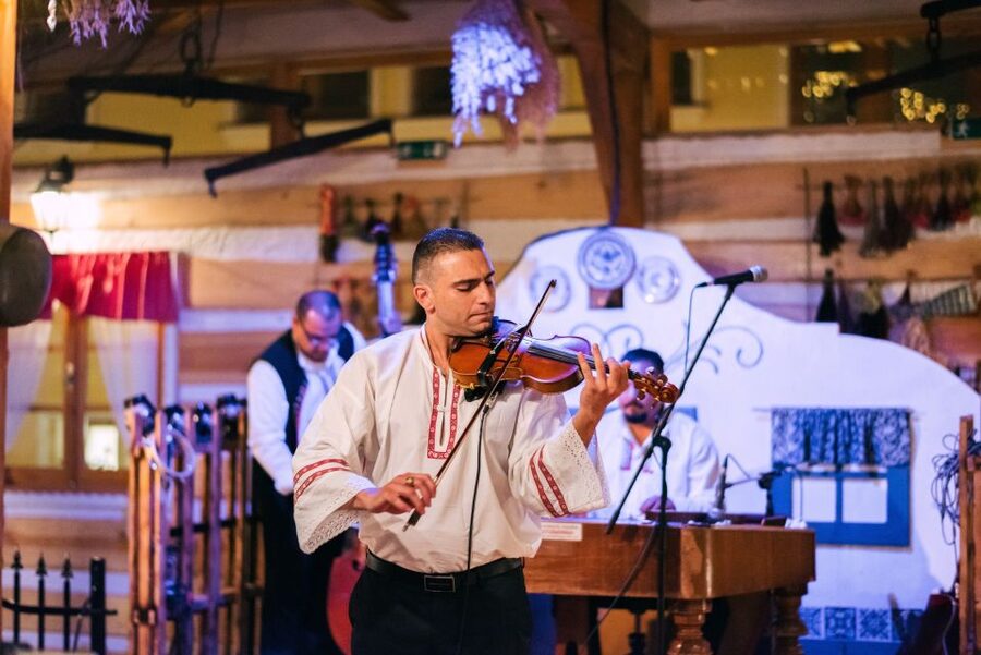 Prague: Folkloric Dinner Show with Unlimited Drinks - FAQ