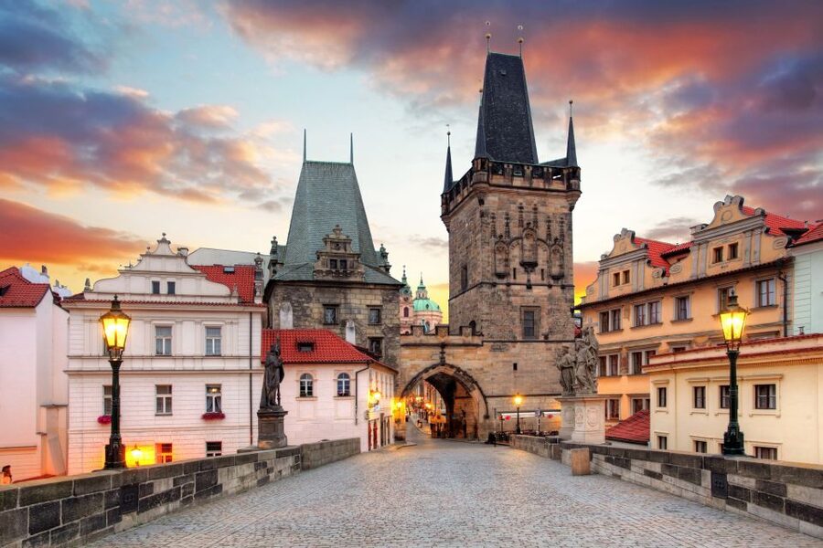 Prague: Full-Day Old Town, River Cruise & Prague Castle Tour - What is included for $72
