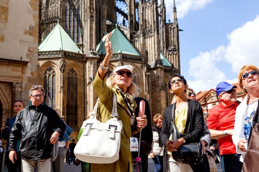 Prague: Full-Day Sightseeing Tour with Cruise and Lunch - Charles Bridge and the Old Town core