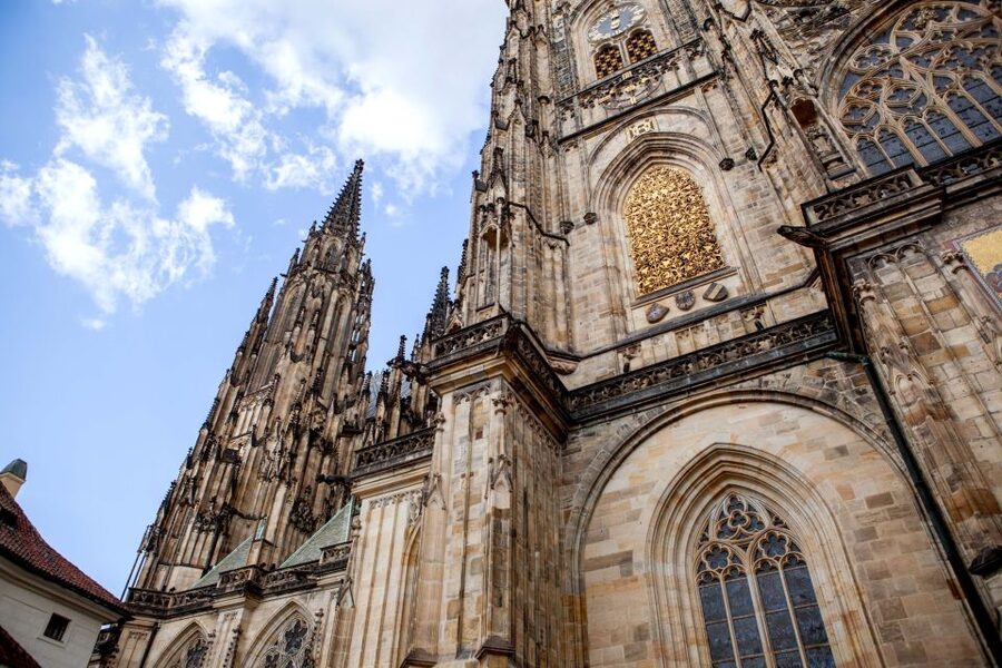 Prague: Full-Day Sightseeing Tour with Cruise and Lunch - Finishing on the Vltava River