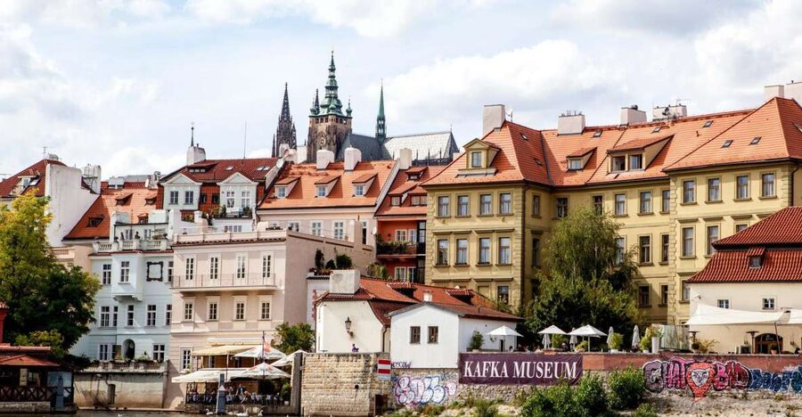 Prague: Full-Day Sightseeing Tour with Cruise and Lunch - Walking, timing, and comfort