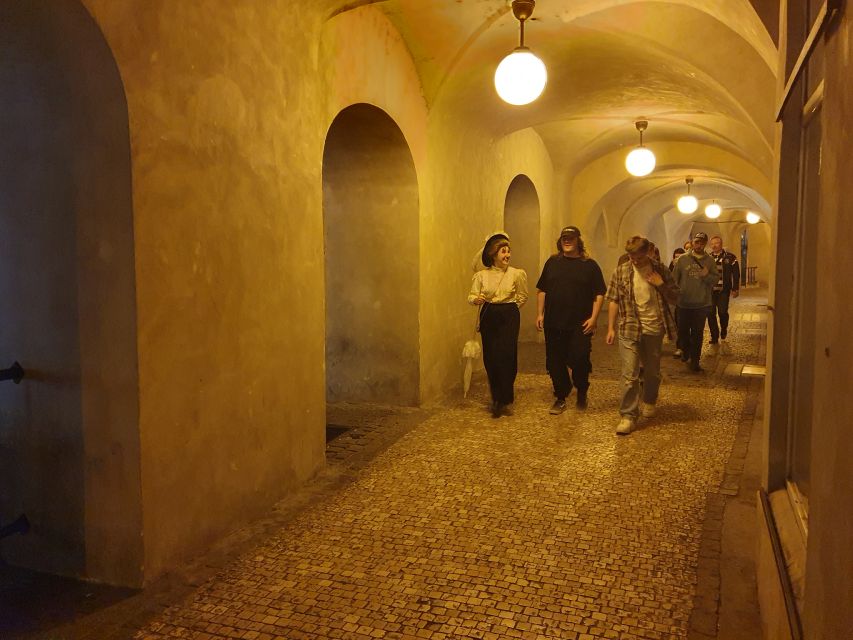 Prague: Ghost Tour - Old Town Square: a dramatic beginning