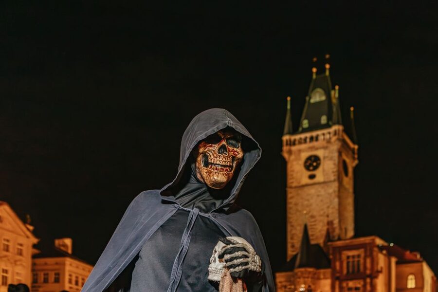 Prague: Ghost Walking Tour Where Legends Come To Life - Mariánské náměstí and the stories between the landmarks