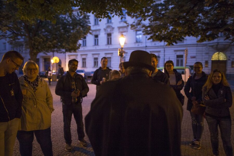Prague: Ghosts and Legends of the Old Town Evening Tour - Church of Our Lady before Týn and the return to the square