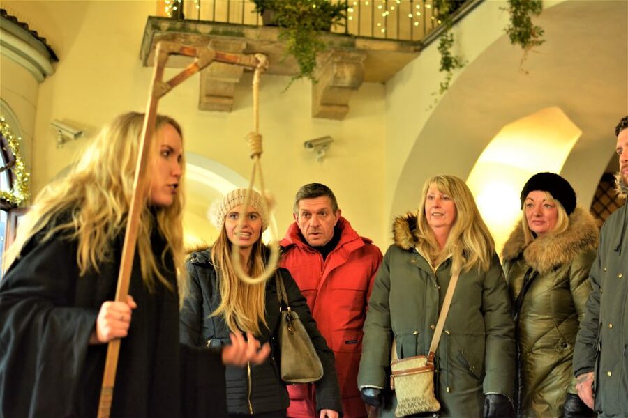 Prague: Ghosts, Legends, Medieval Underground & Dungeon Tour - The candlelit dungeon and Jan Mydlář