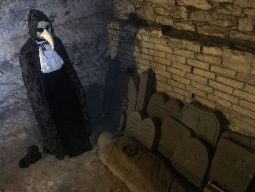 Prague: Ghosts, Legends, Medieval Underground & Dungeon Tour - Guides, humor, and the best time to go