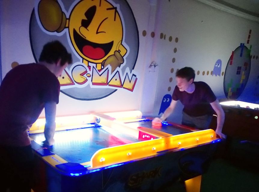 Prague: Glow Golf Mini Golf Game by UV Light - Who will enjoy it most?