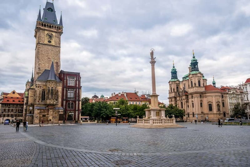 Prague Grand 2,5 hour + 2 hour exterior walking tour - Guides and the feel of the walk