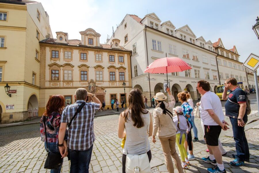 Prague: Guided Bus & Walking Tour with River Cruise & Lunch - Key points at a glance