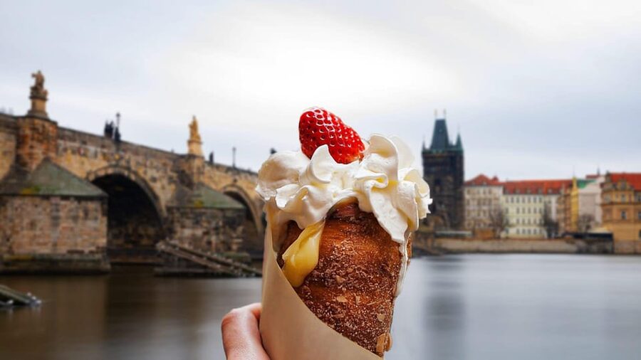 Prague: Guided Street Food Walking Tour - Meeting at Vodickova 9 and getting oriented