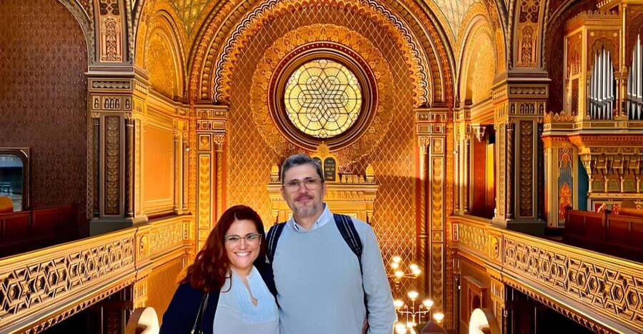 Prague: Guided Tour inside the Jewish Cemetery & Synagogues - Meeting at Old Town Square