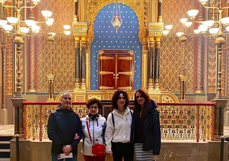 Prague: Guided Tour inside the Jewish Cemetery & Synagogues - The Old-New Synagogue and a Dense Final Stretch