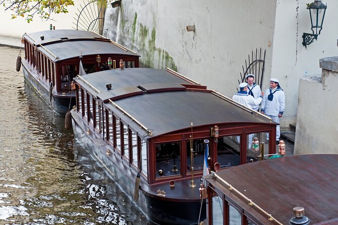 Prague Guided Walking Tour and Cruise with Authentic Czech Lunch - The Jewish Quarter and Old Town landmarks