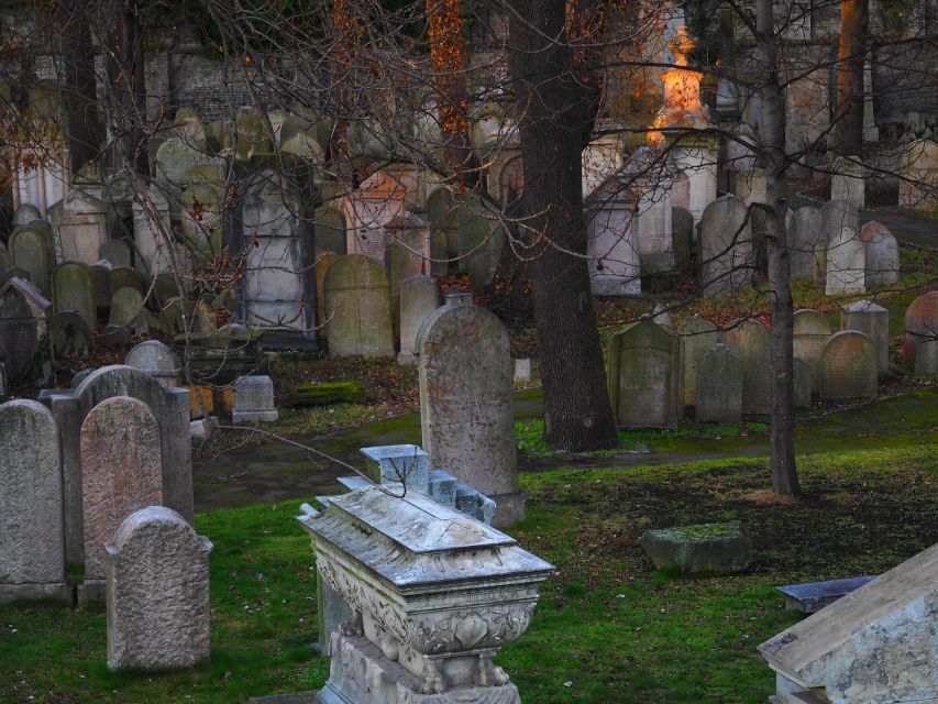 Prague: Guided Walking Tour of Prague's Jewish Quarter - Spanish guidance and the value of a live explanation