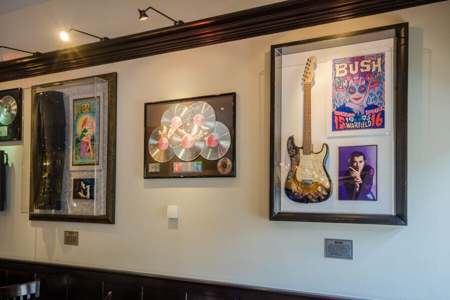 Prague: Hard Rock Cafe with Set Menu for Lunch or Dinner - Choosing between the Acoustic and Diamond menus