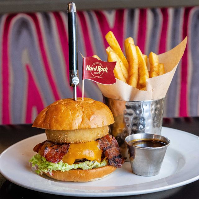 Prague: Hard Rock Cafe with Set Menu for Lunch or Dinner - The decor is part of the meal