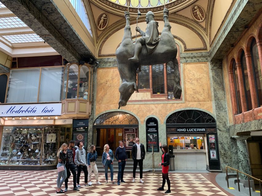 Prague: Historic Pubs Tour with Drinks - How the guiding shapes the experience
