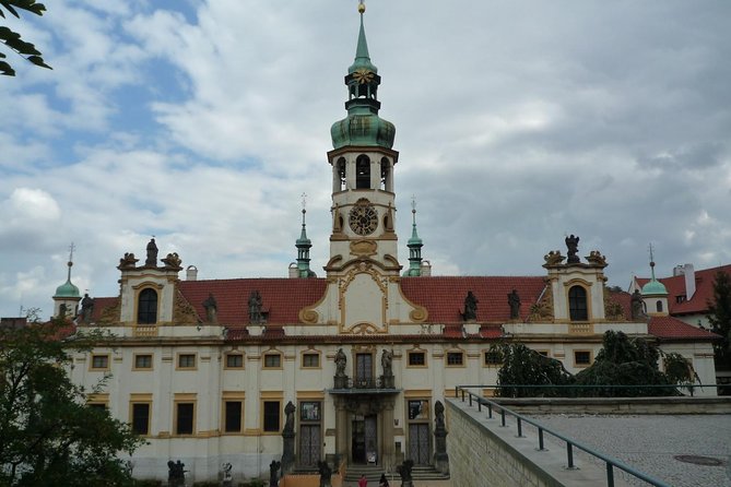 Prague in One Day by a Car - Excellent opportunity to see all the sights - Why the private format changes the experience