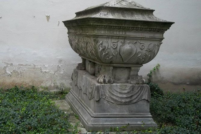Prague Jewish Quarter Private Half-Day Walking Tour - The Old-New Synagogue and living Jewish practice