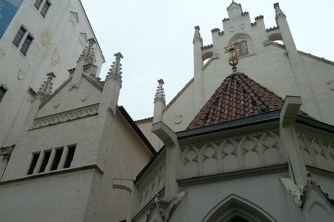 Prague Jewish Quarter Private Half-Day Walking Tour - The Old Jewish Cemetery and the problem of space