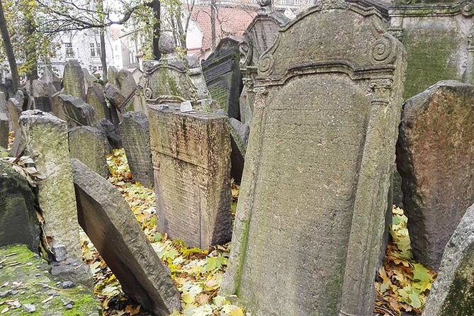 Prague Jewish Quarter Private tour - 3hours - Klausen Synagogue explains Jewish tradition