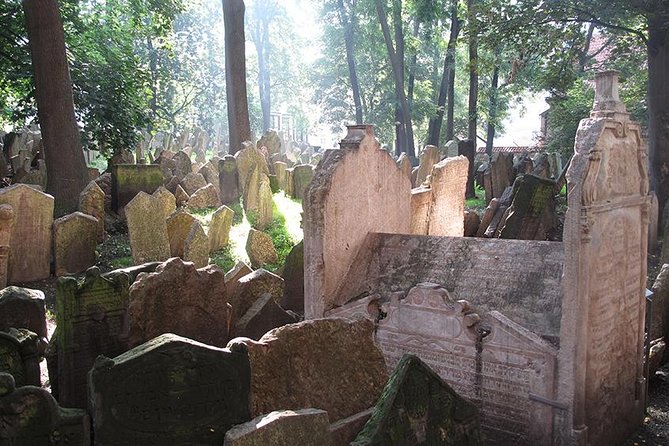 Prague Jewish Quarter Private tour - 3hours - The Old Jewish Cemetery, where the city feels crowded beneath your feet
