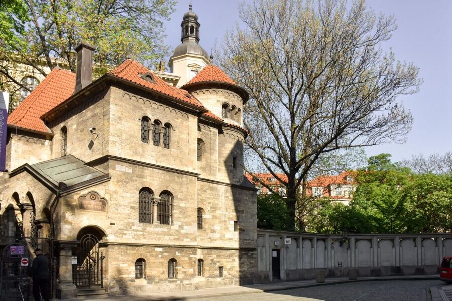 Prague: Jewish Quarter Ticket with optional Audio Guide - A short introduction, then a full day to explore