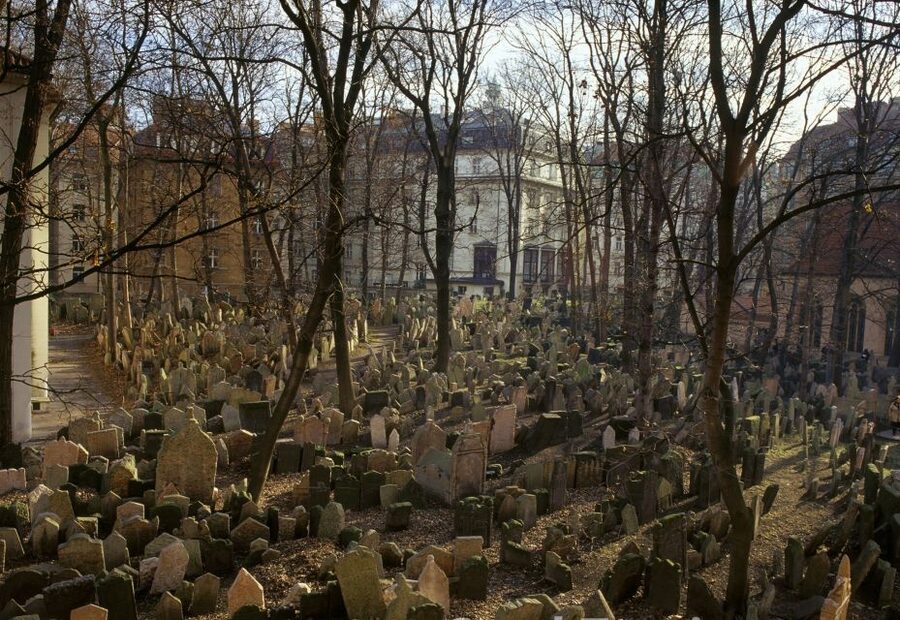 Prague: Jewish Town Walking Tour - Pinkas Synagogue and a more solemn stop