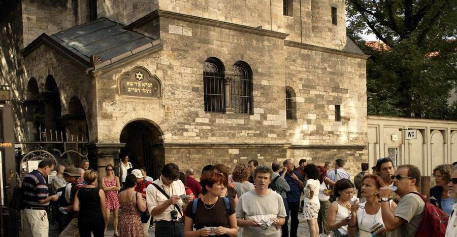 Prague: Jewish Town Walking Tour - Beginning with the Old Jewish Cemetery