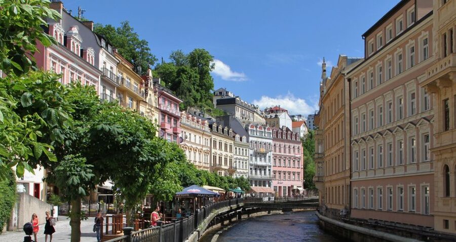 Prague: Karlovy Vary Day Trip with Watchtower and Funicular - Who will enjoy this day trip most