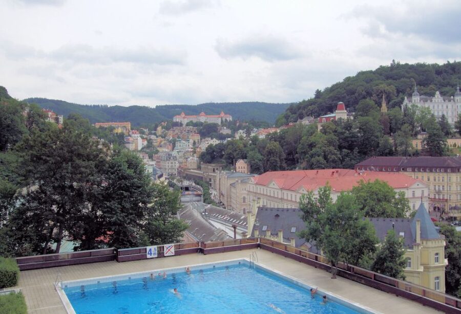 Prague: Karlovy Vary Tour with Lunch and Moser Museum Visit - Lunch near Karlovy Vary