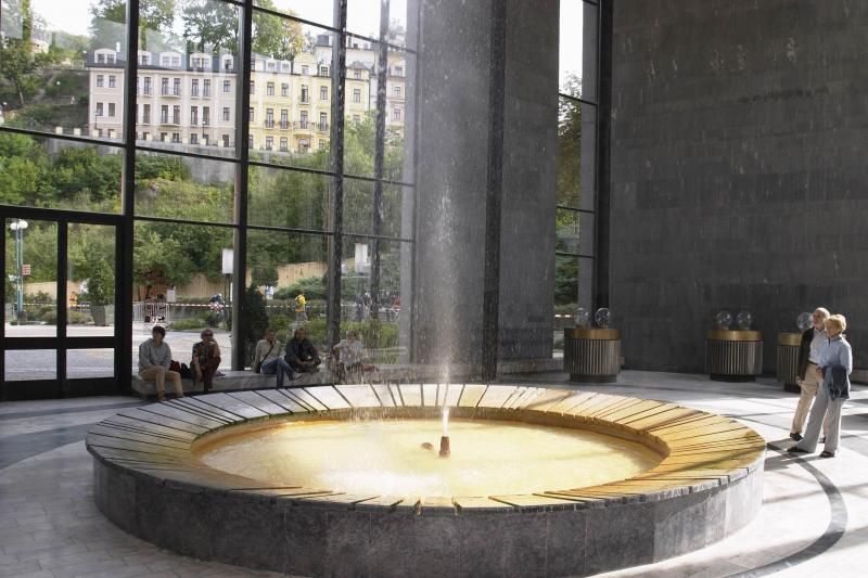 Prague: Karlovy Vary Tour with Lunch and Moser Museum Visit - The two-hour ride from Prague
