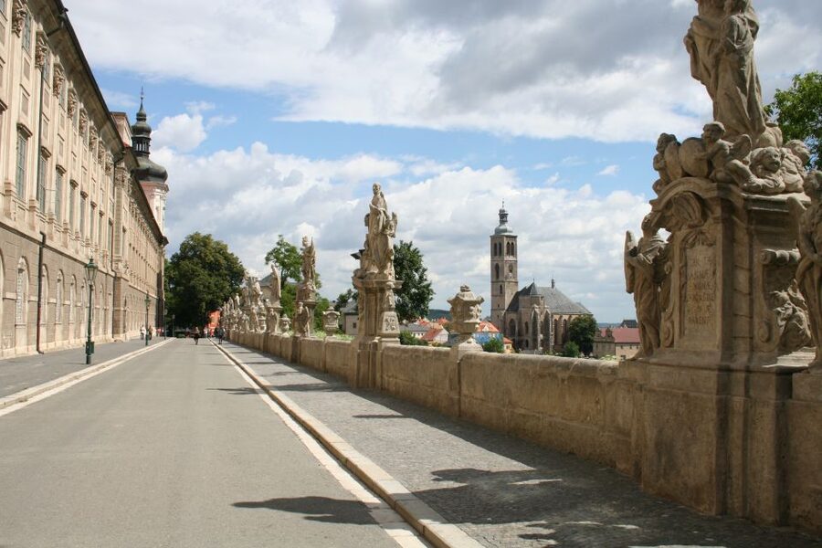 Prague: Kutná Hora, St Barbara's Cathedral and Bone Church - Practical details that affect your day