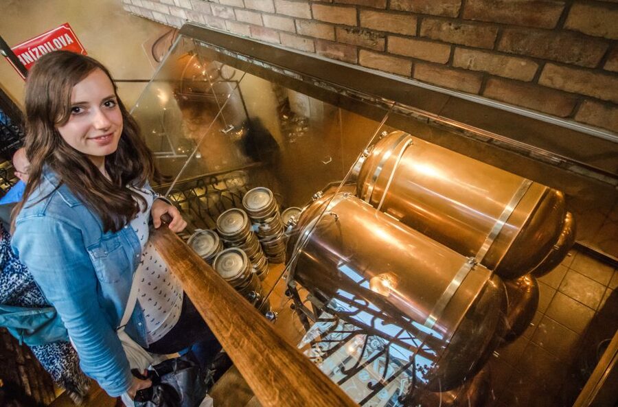 Prague: Legendary Beer Tour with Dinner - Guides make the biggest difference