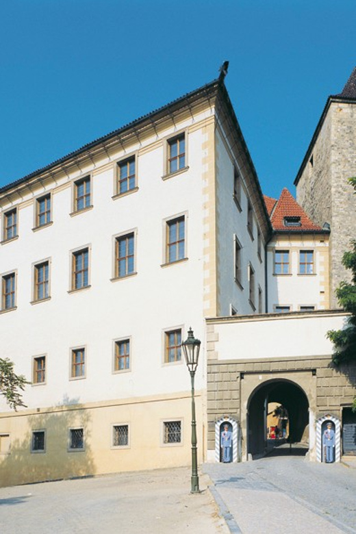 Prague: Lobkowicz Palace Ticket & Audio Guide - Views from the palace and a terrace break