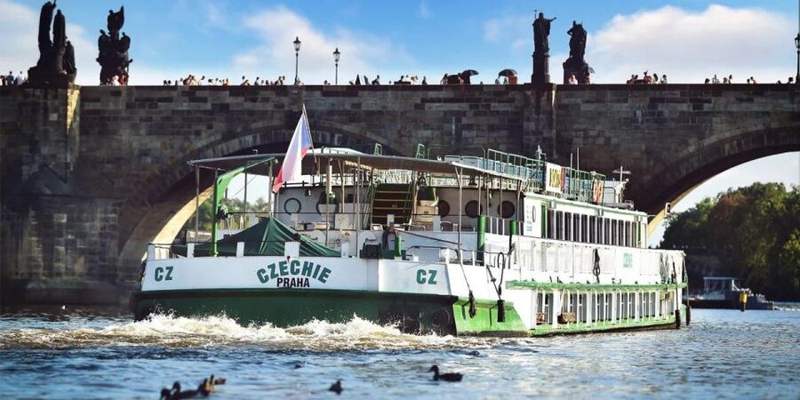 Prague: Lunch Cruise on Vltava River with open Buffet - Who Will Enjoy This Cruise Most?