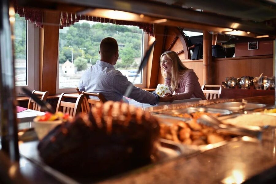 Prague: Lunch Cruise on Vltava River with open Buffet - Meeting at Pier 14