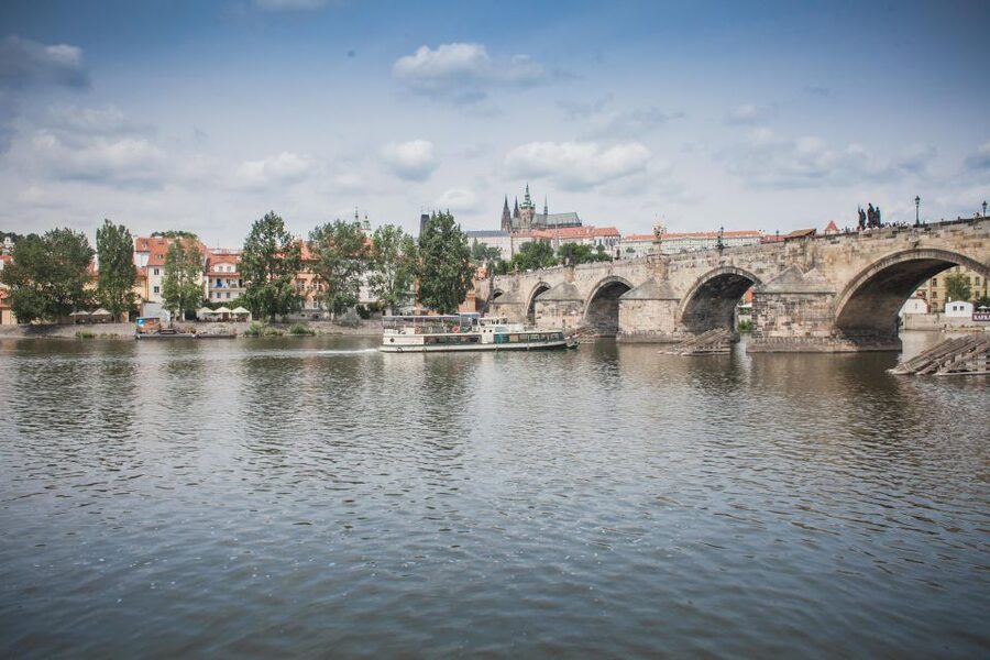 Prague: Lunch Cruise on Vltava River with open Buffet - Old Town and the Central Prague Riverfront