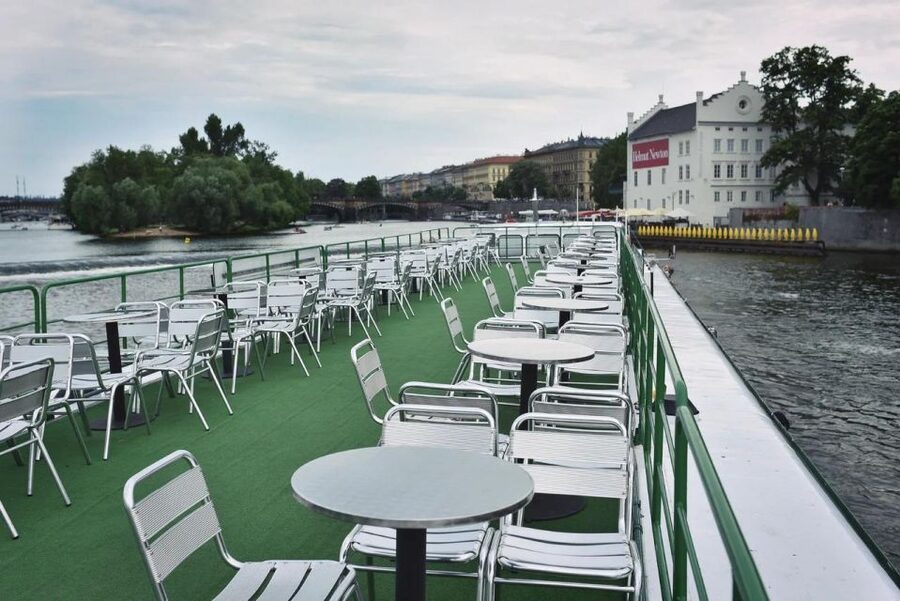 Prague: Lunch Cruise on Vltava River with open Buffet - Prague Castle Above the River