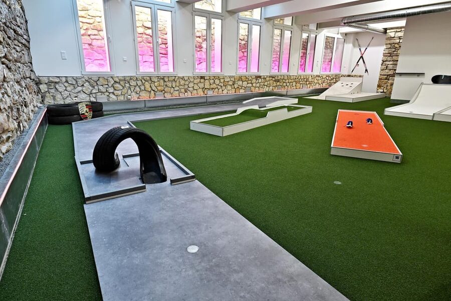Prague: Mazemania Miniature Golf Experience - Getting there and planning your visit