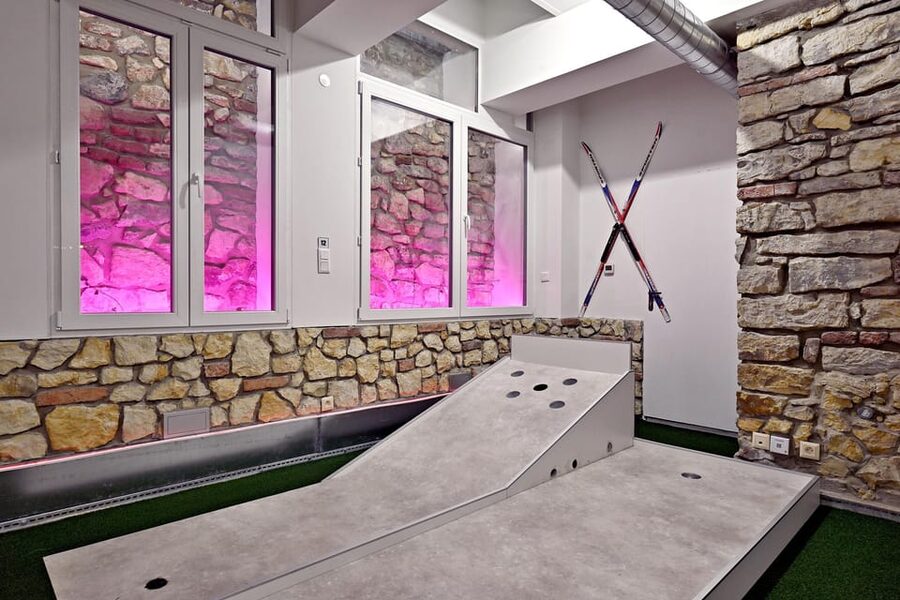 Prague: Mazemania Miniature Golf Experience - Booking flexibility and practical limits