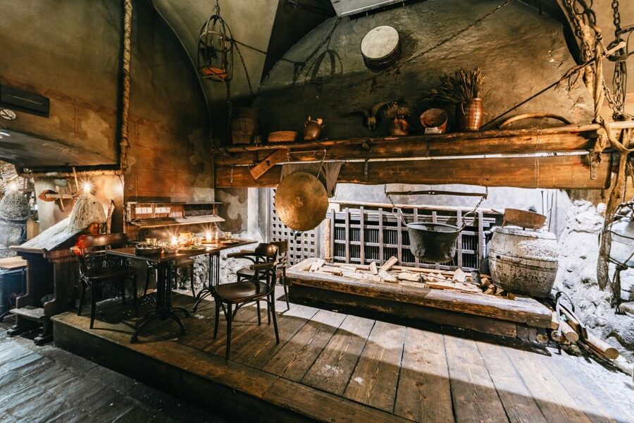 Prague: Medieval Dinner with Unlimited Drinks - Choosing between three and five courses