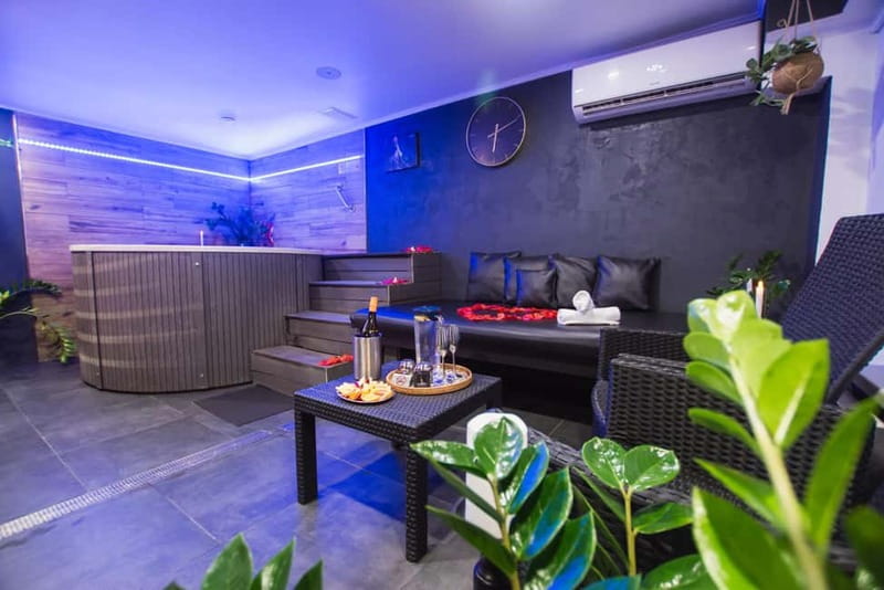 Prague: Modern Private Spa with Jacuzzi and Sauna - The Veleslavinska sauna studio: a simpler choice