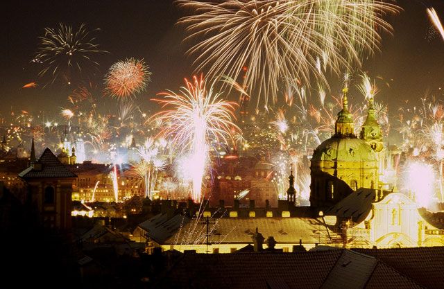 Prague: New Year's Eve Pub Crawl & Karlovy Lazne Club Entry - Party guides and the reality of a large group