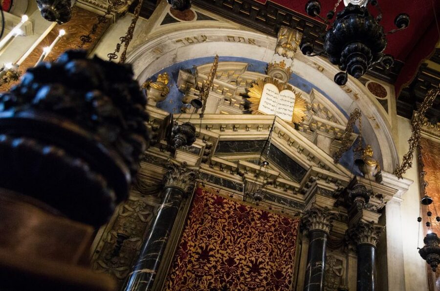 Prague Old Jewish Quarter and Spanish Synagogue Private Tour - Guide language, pace, and access