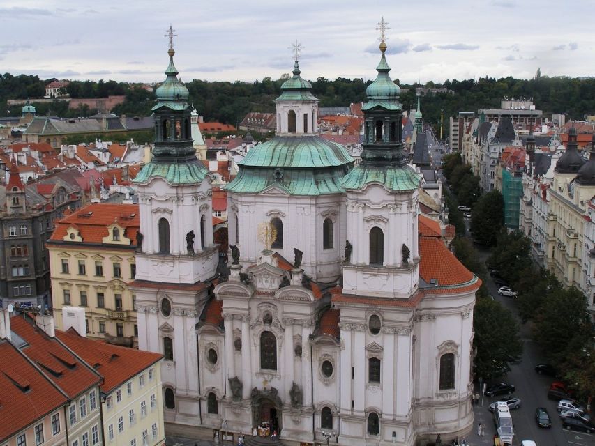 Prague: Old, New, and Jewish Towns Guided Walking Tour - A guide-led walk with room for questions