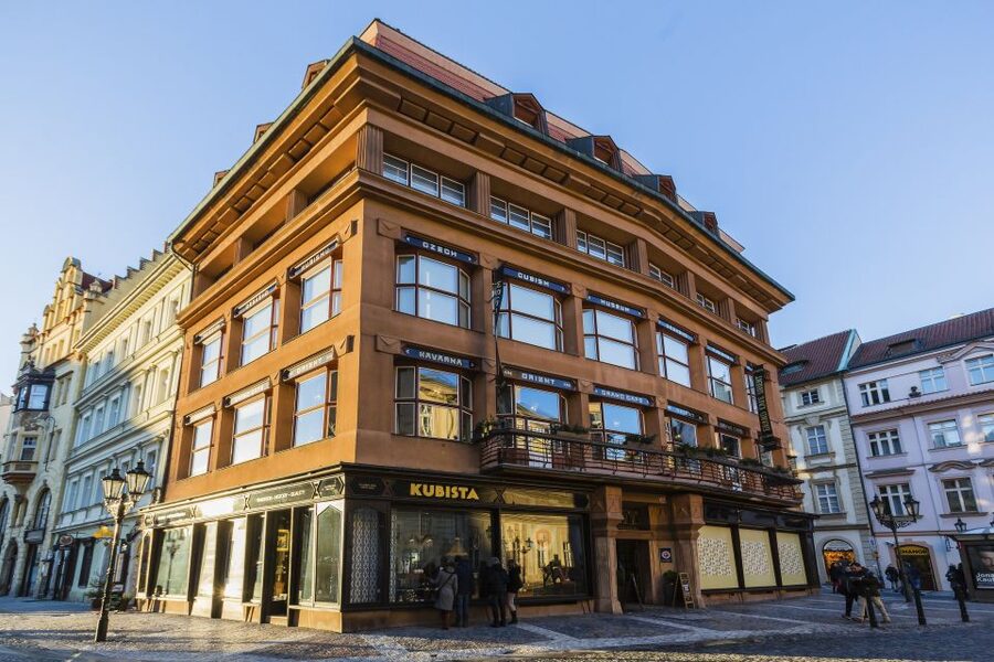 Prague: Old Town and Jewish Quarter 2-Hour Walking Tour - Starting beneath Old Town Hall
