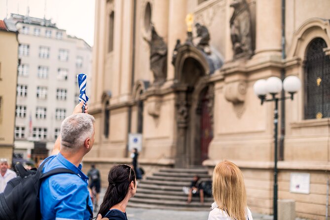 Prague Old Town and Jewish Quarter 90 minutes Guided Tour - Connecting the Jewish Quarter with Old Town