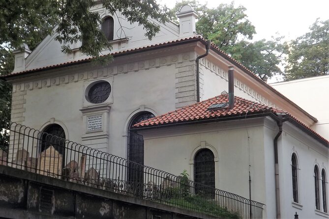 Prague Old Town and Jewish Quarter 90 minutes Guided Tour - What the $22.83 price really buys