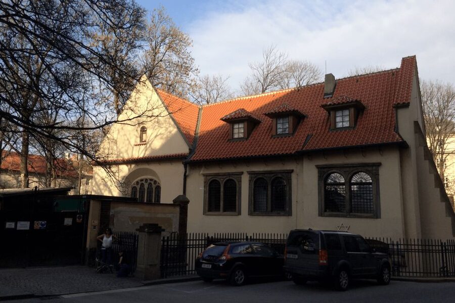 Prague: Old Town and Jewish Quarter Guided Tour in German - Language, pace, and group comfort